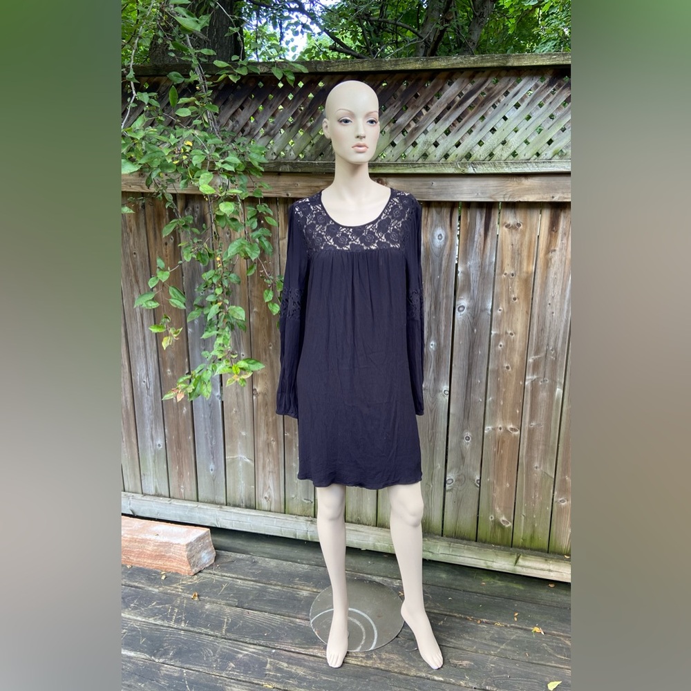 Long Sleeve Black Dress w/t Lace Neckline